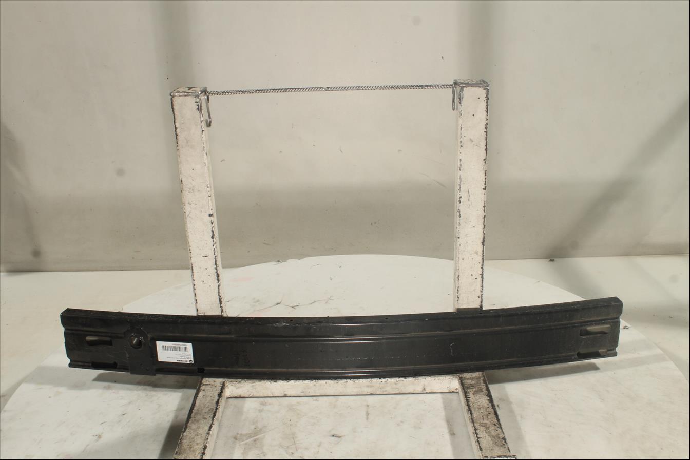 Traviesa paragolpes Tra.