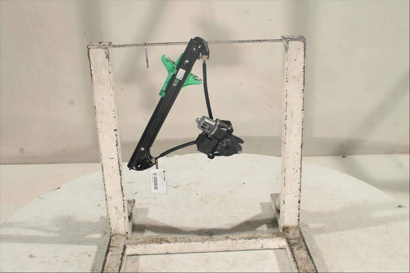 Elevalunas eléctrico puerta Tra. Izq.