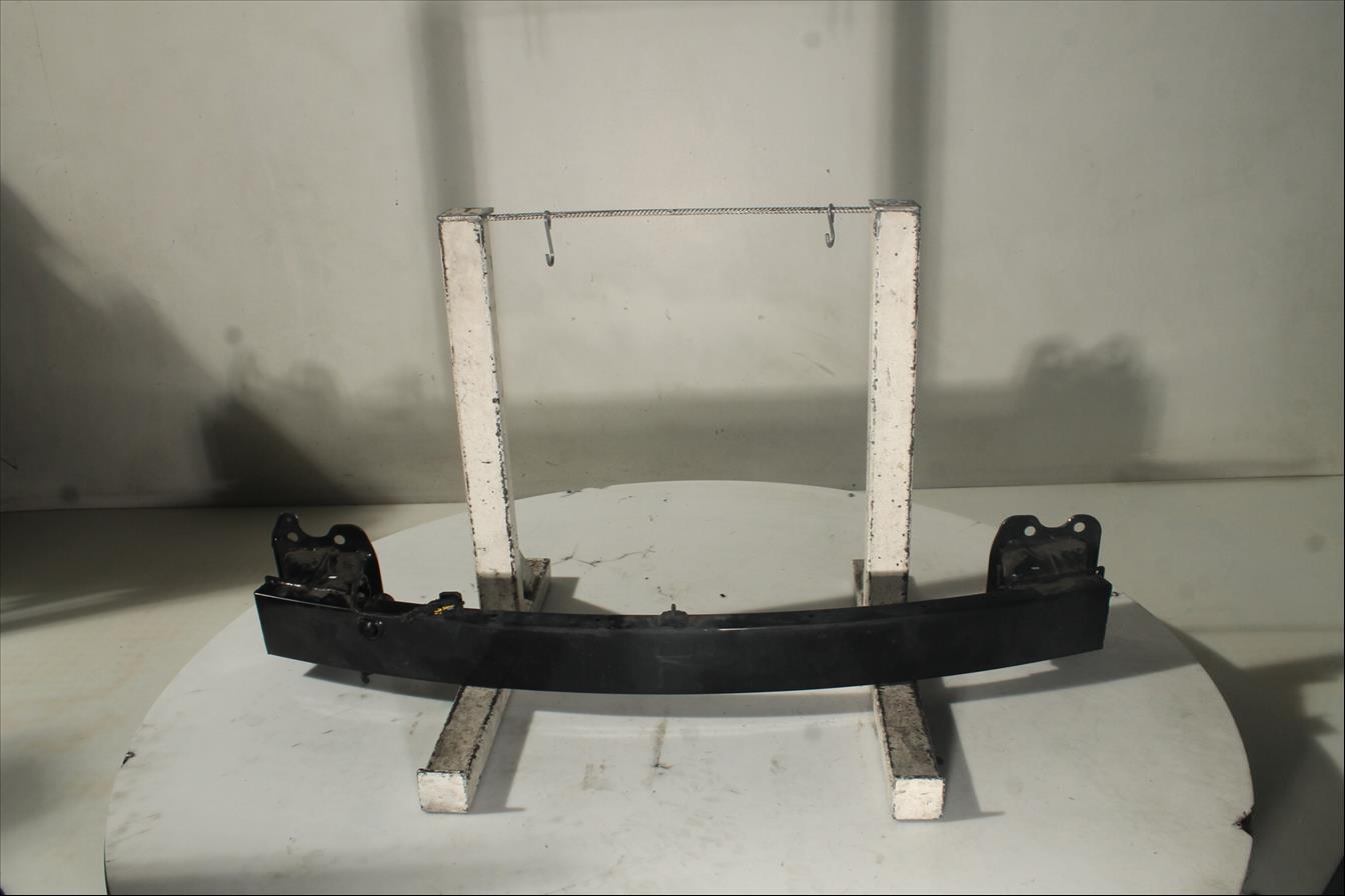 Traviesa paragolpes Del.