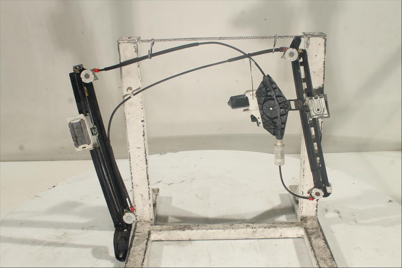 Elevalunas eléctrico puerta Del. Der.