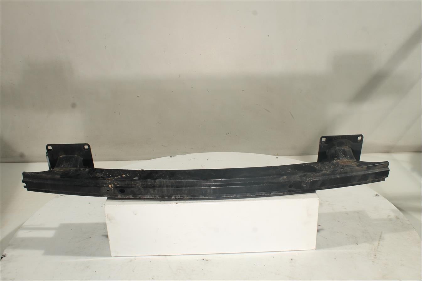 Traviesa paragolpes Tra.