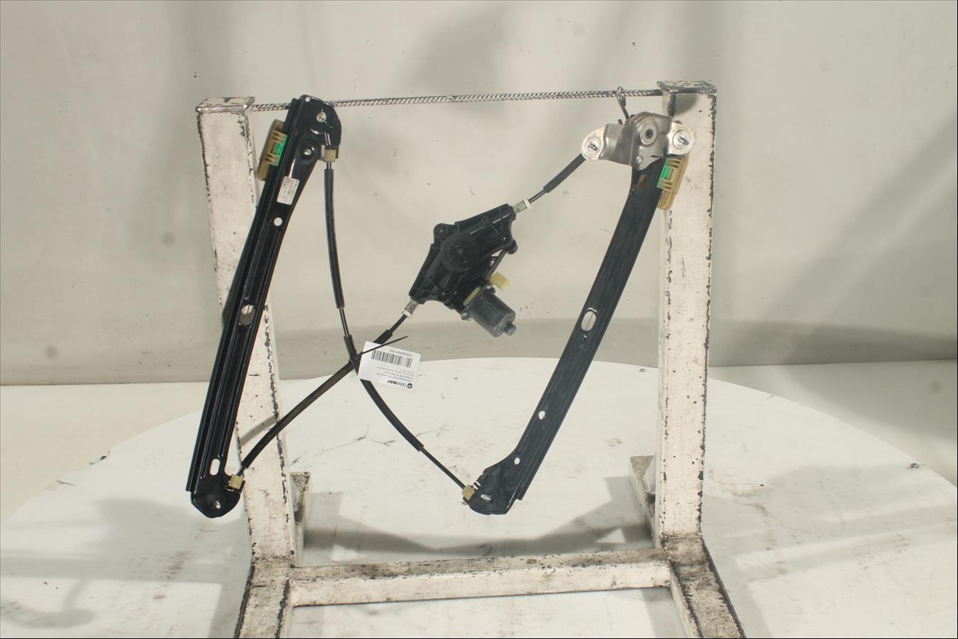 Elevalunas eléctrico puerta Del. Der.