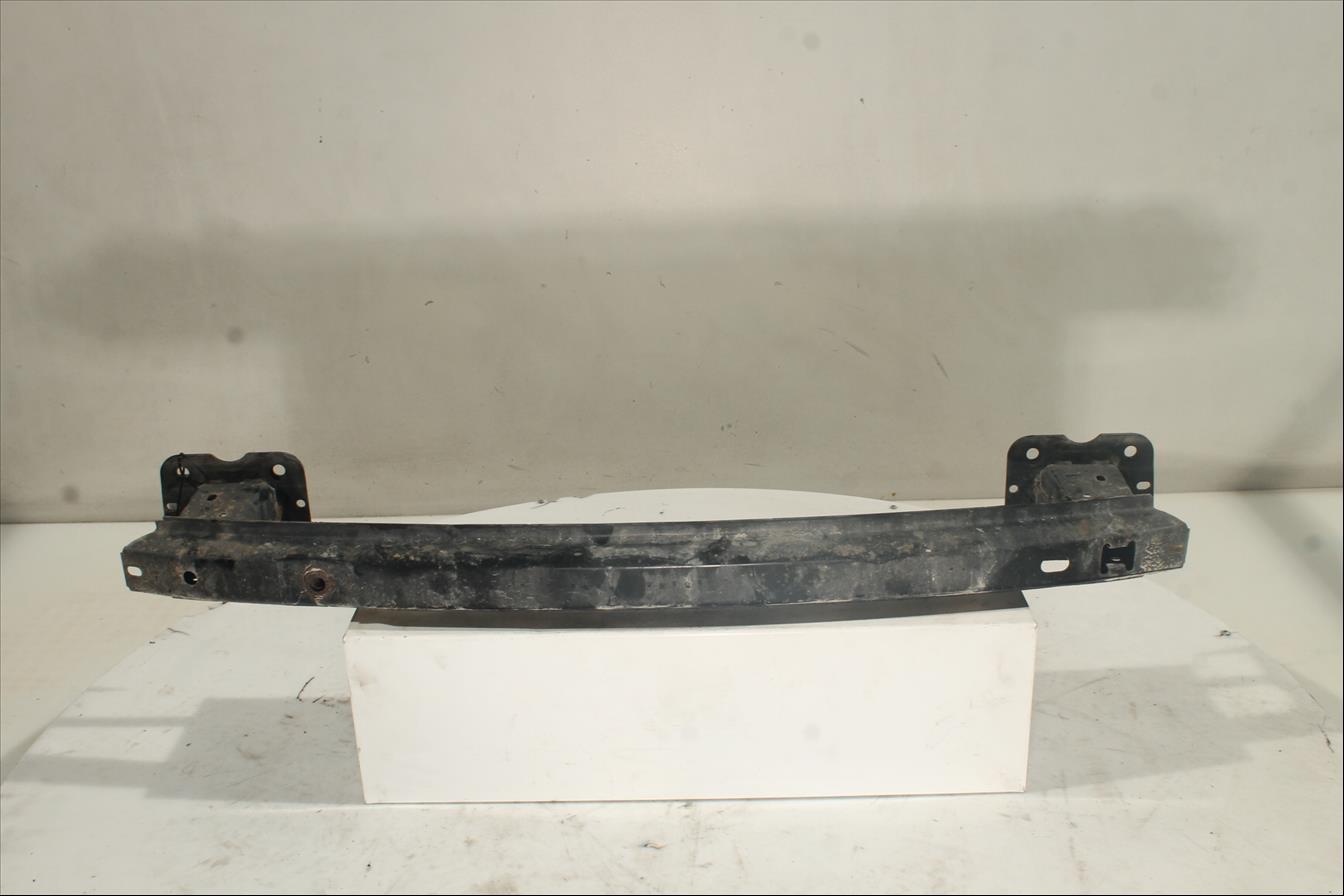 Traviesa paragolpes Tra.