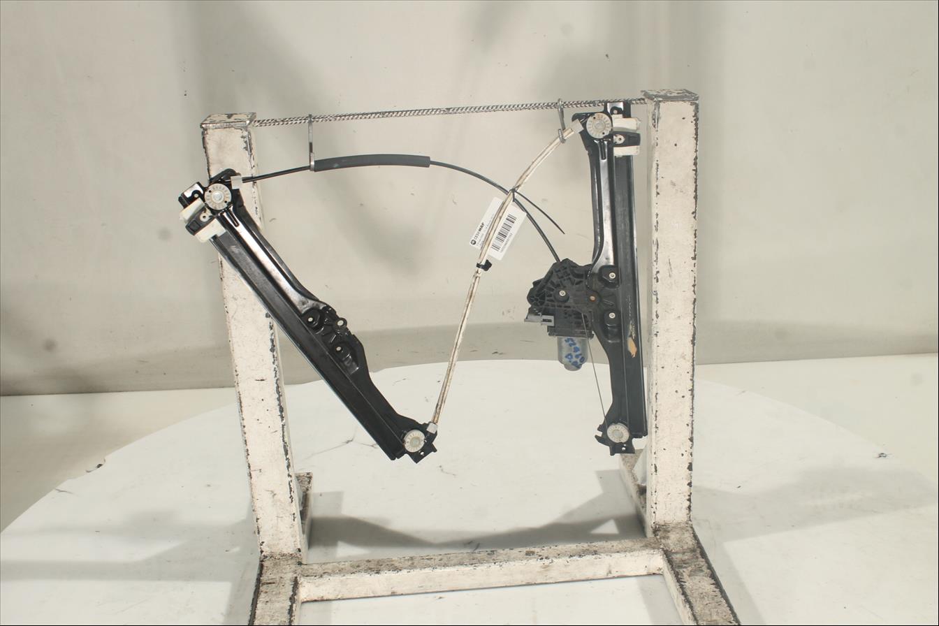Elevalunas eléctrico puerta Del. Der.
