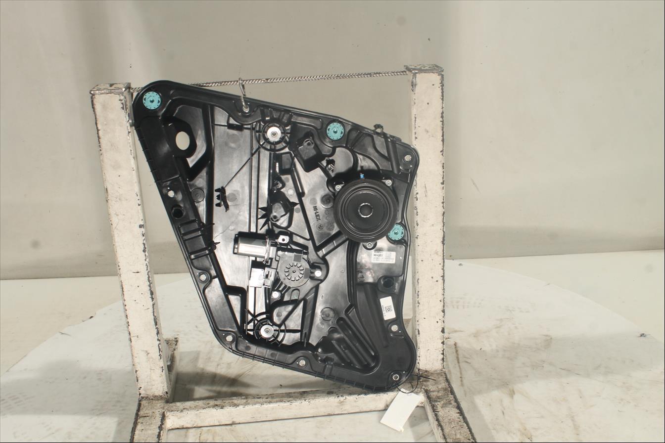 Elevalunas eléctrico puerta Tra. Izq.