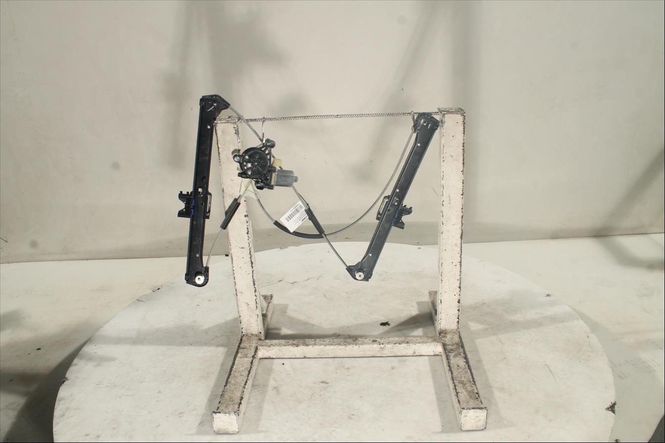 Elevalunas eléctrico puerta Del. Der.