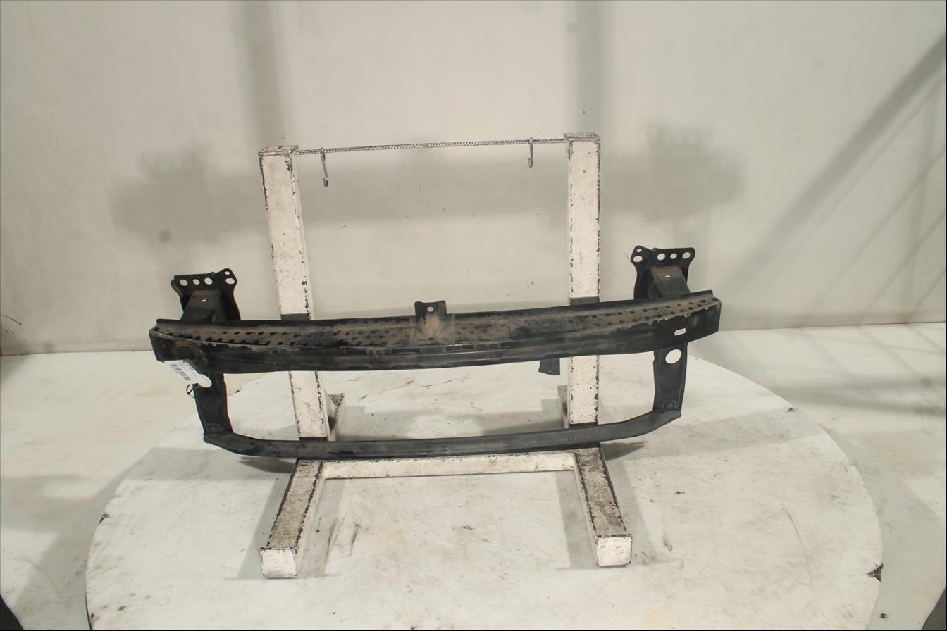 Traviesa paragolpes Del.