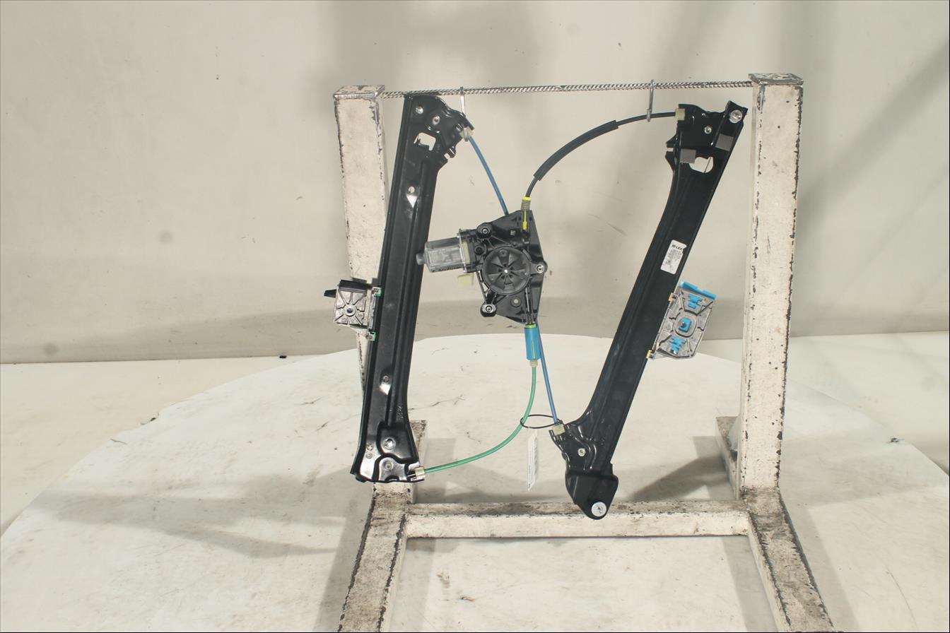 Elevalunas eléctrico puerta Del. Der.