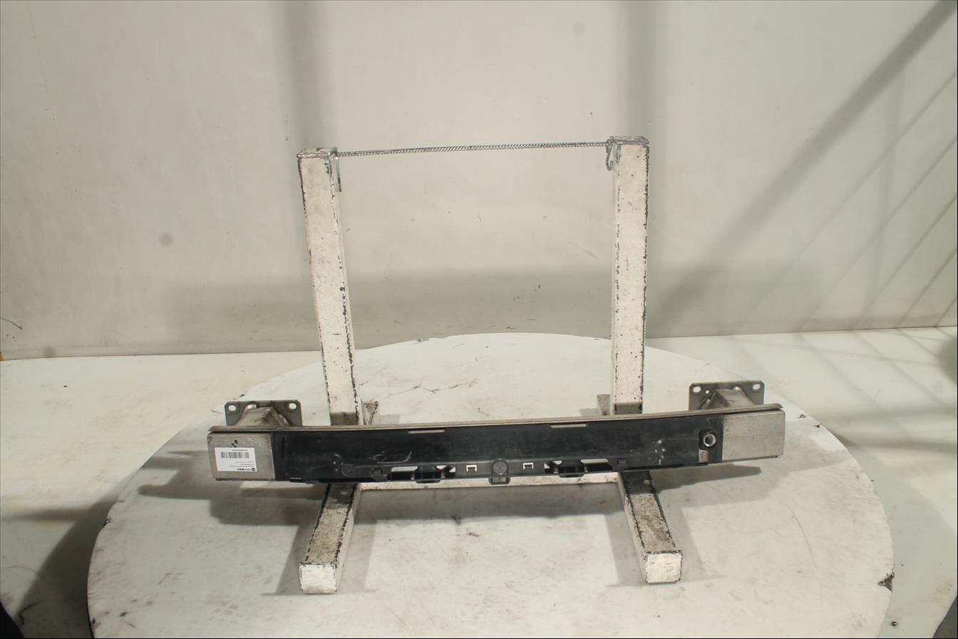 Traviesa paragolpes Del.