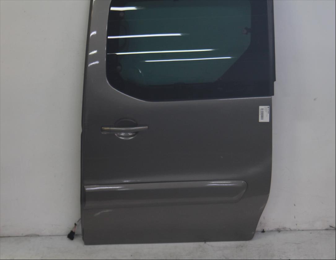 Puerta lateral Izq.