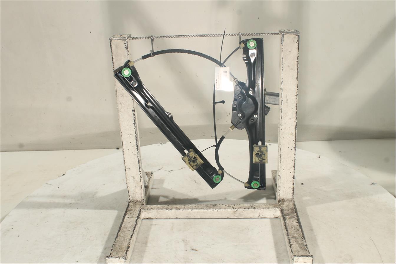 Elevalunas eléctrico puerta Del. Der.