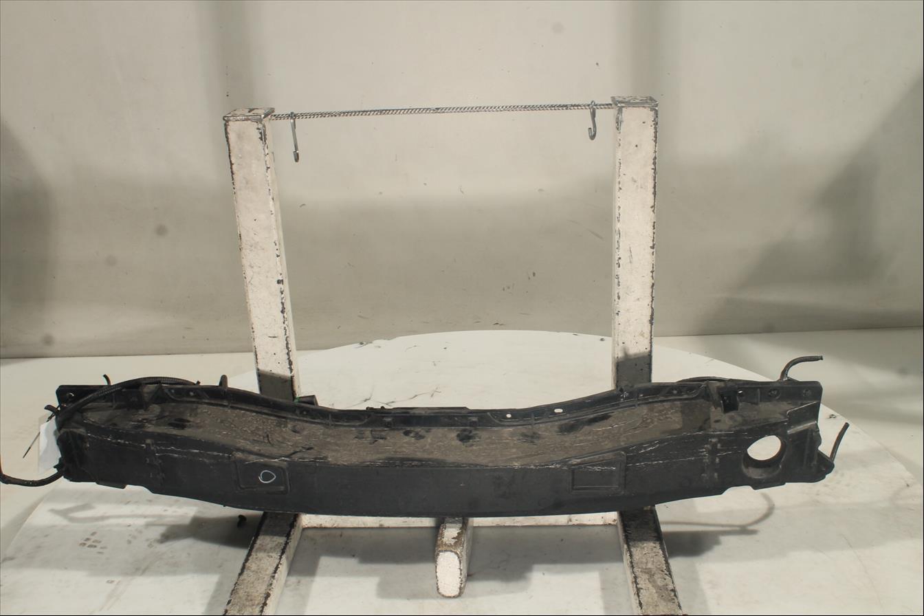Traviesa paragolpes Tra.