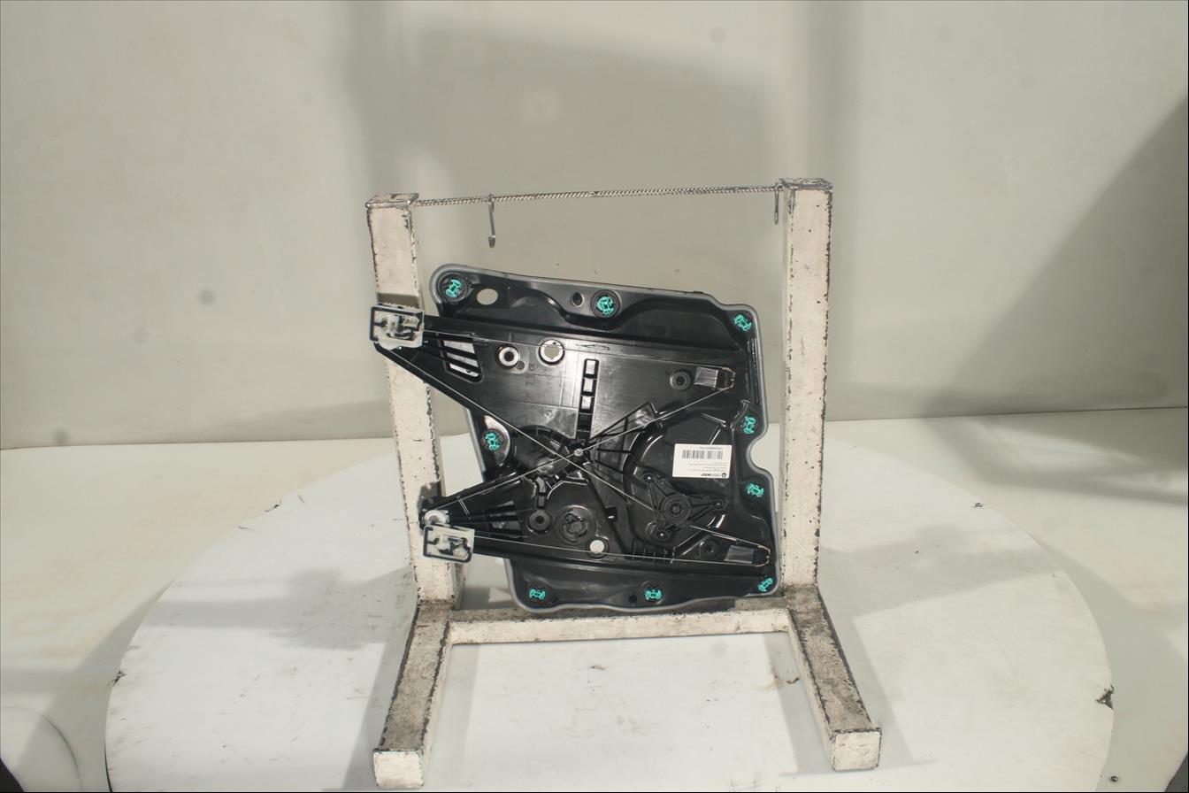 Elevalunas eléctrico puerta Del. Der.