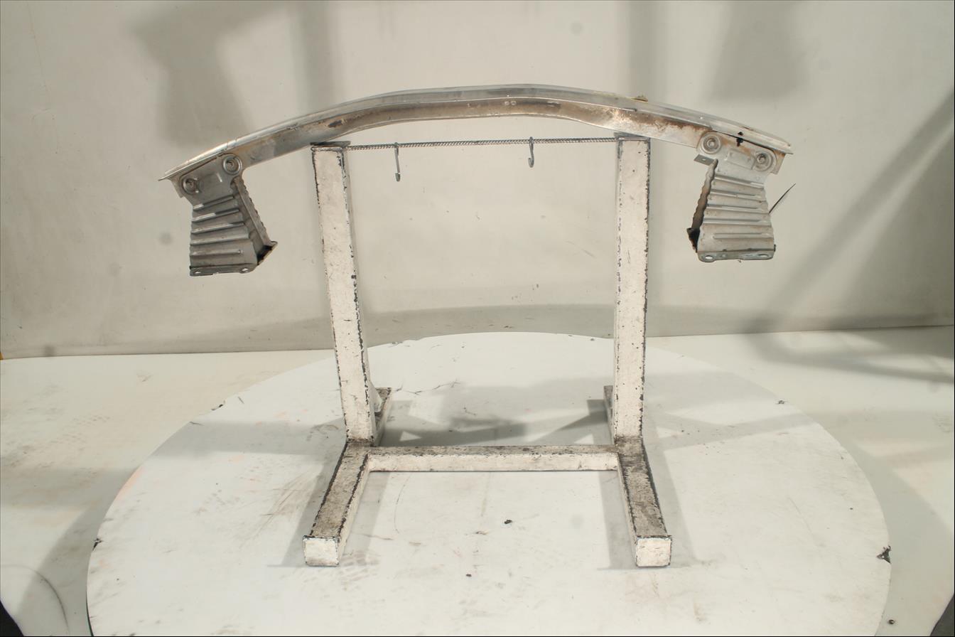 Traviesa paragolpes Del.
