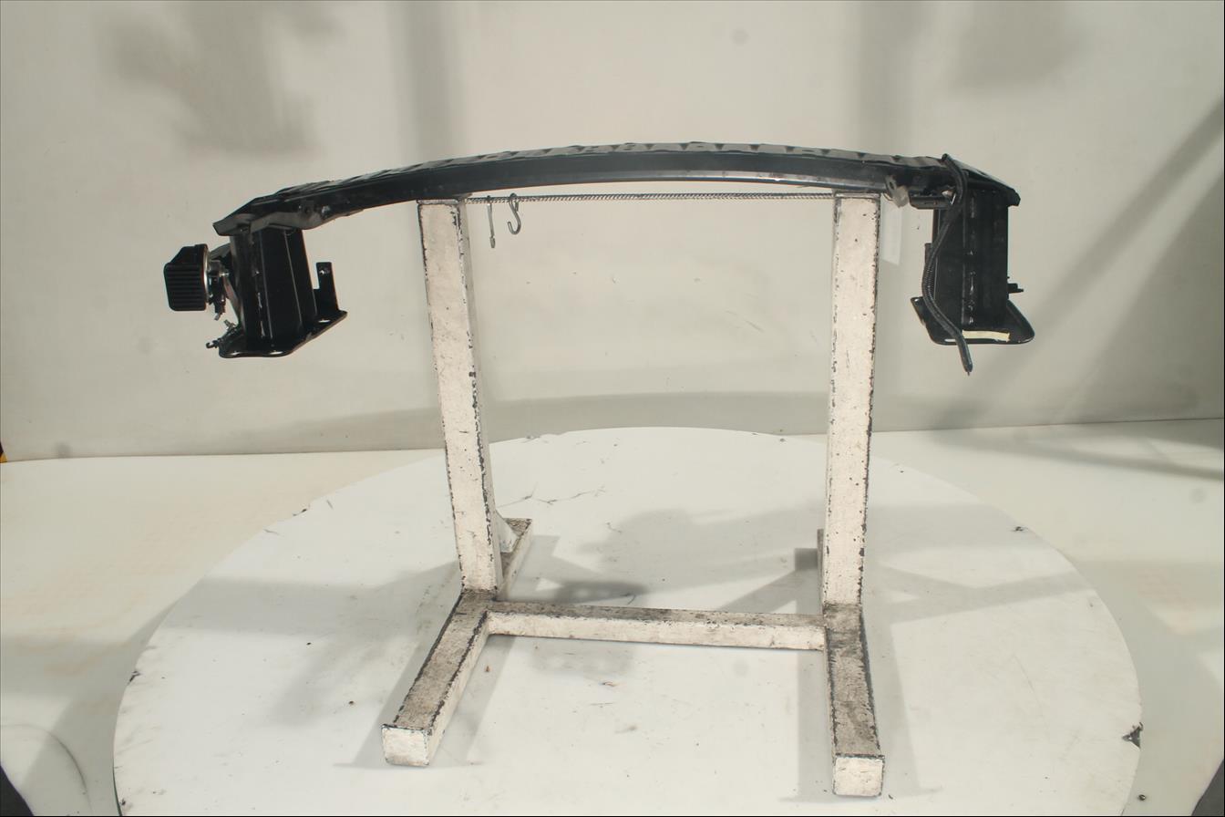 Traviesa paragolpes Del.