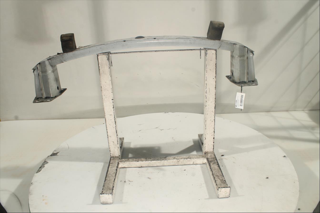 Traviesa paragolpes Del.