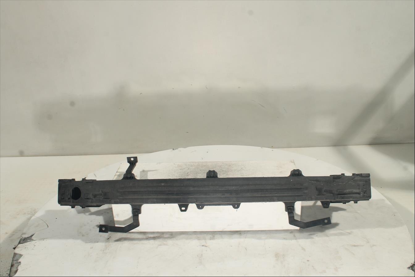 Traviesa paragolpes Tra.