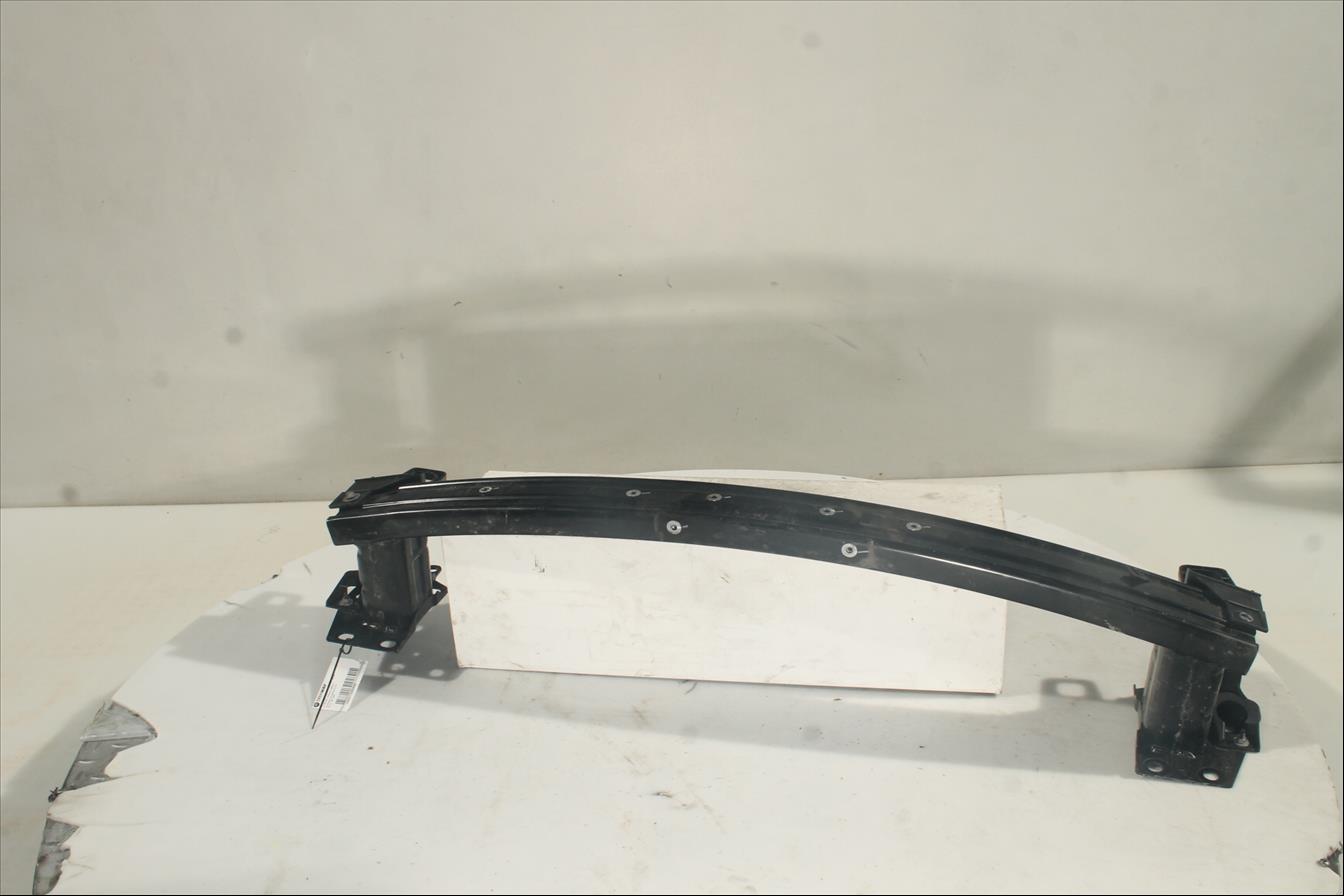 Traviesa paragolpes Tra.