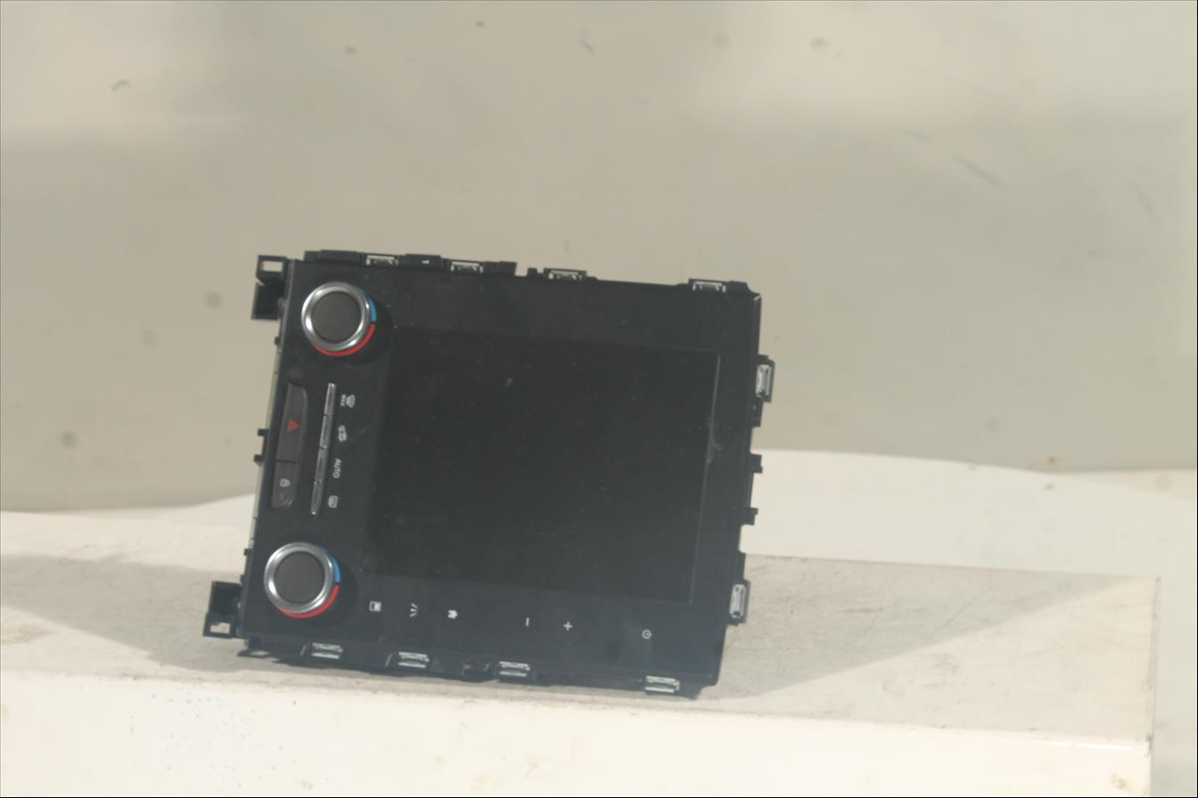 Display multimedia