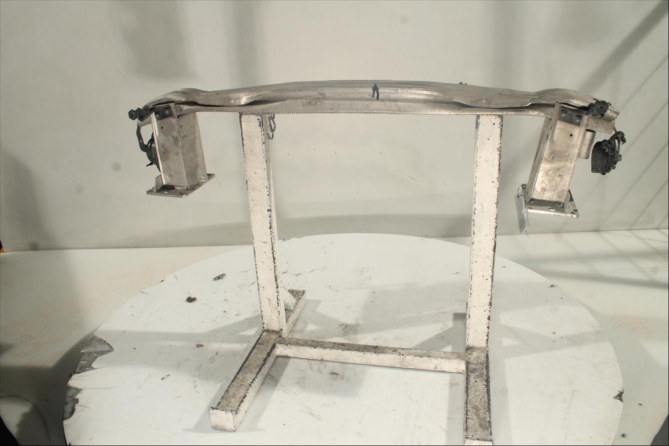 Traviesa paragolpes Del.