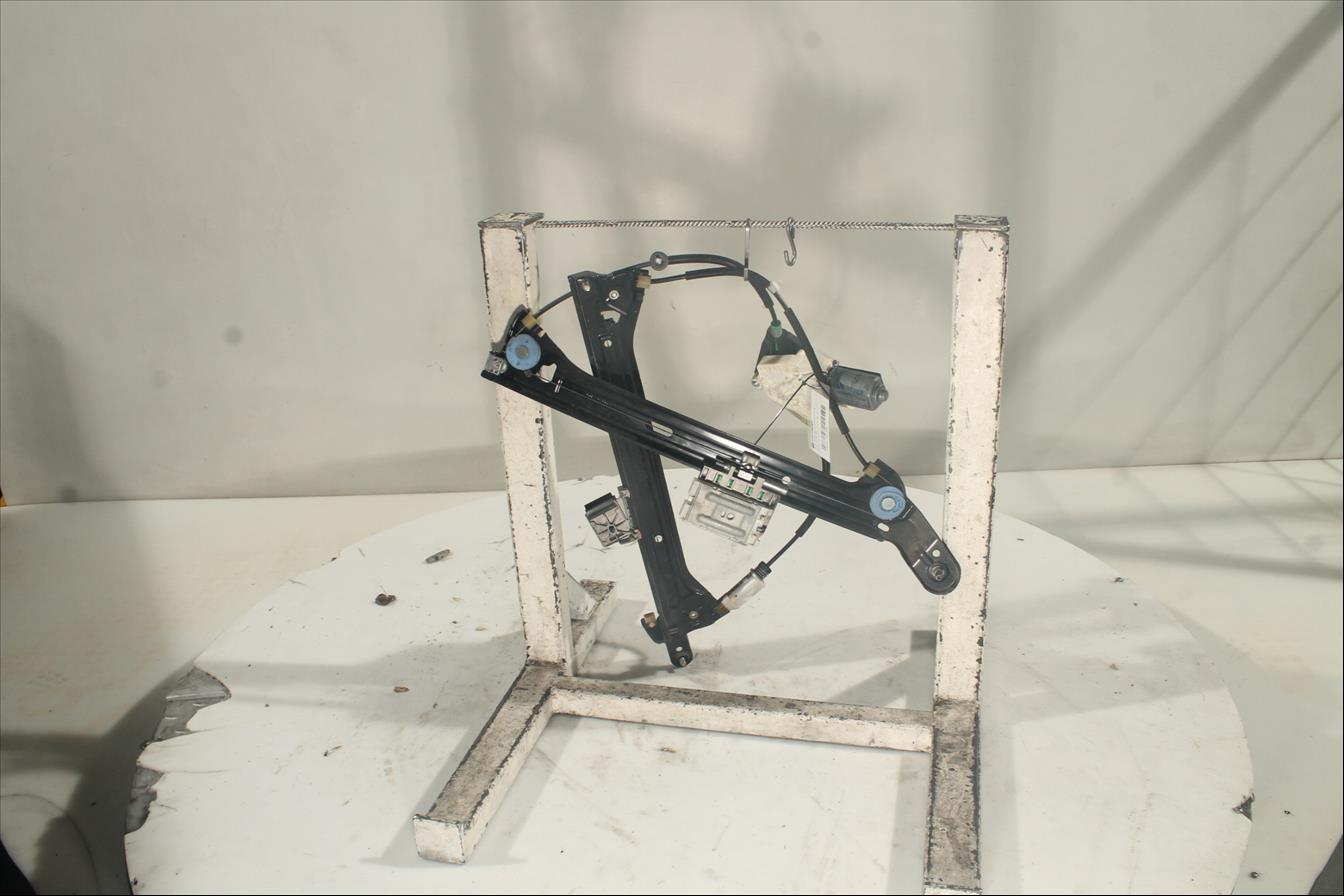 Elevalunas eléctrico puerta Del. Der.