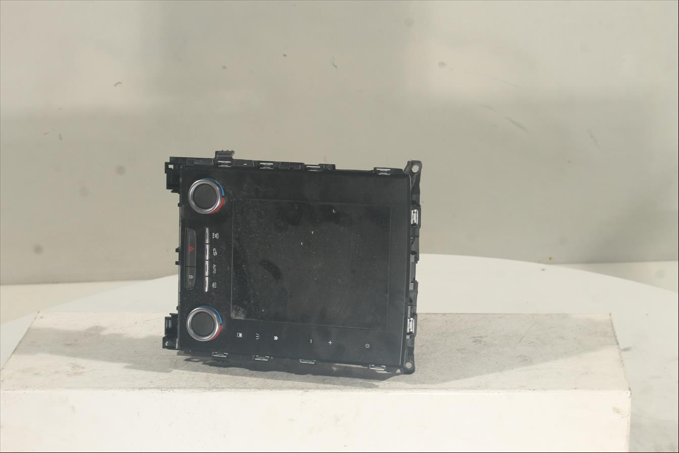 Display multimedia