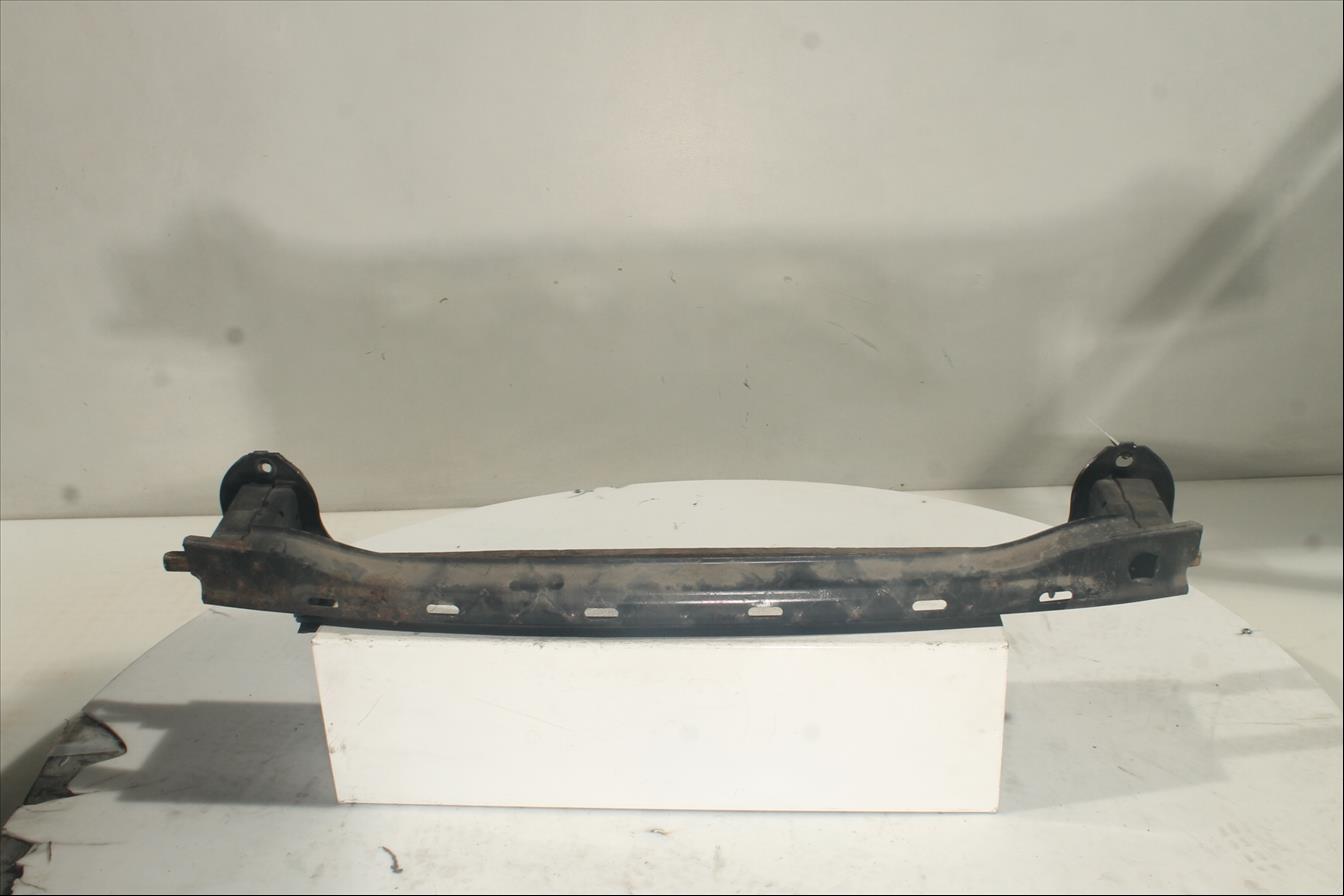 Traviesa paragolpes Tra.