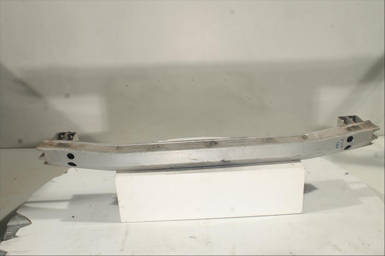 Traviesa paragolpes Tra.