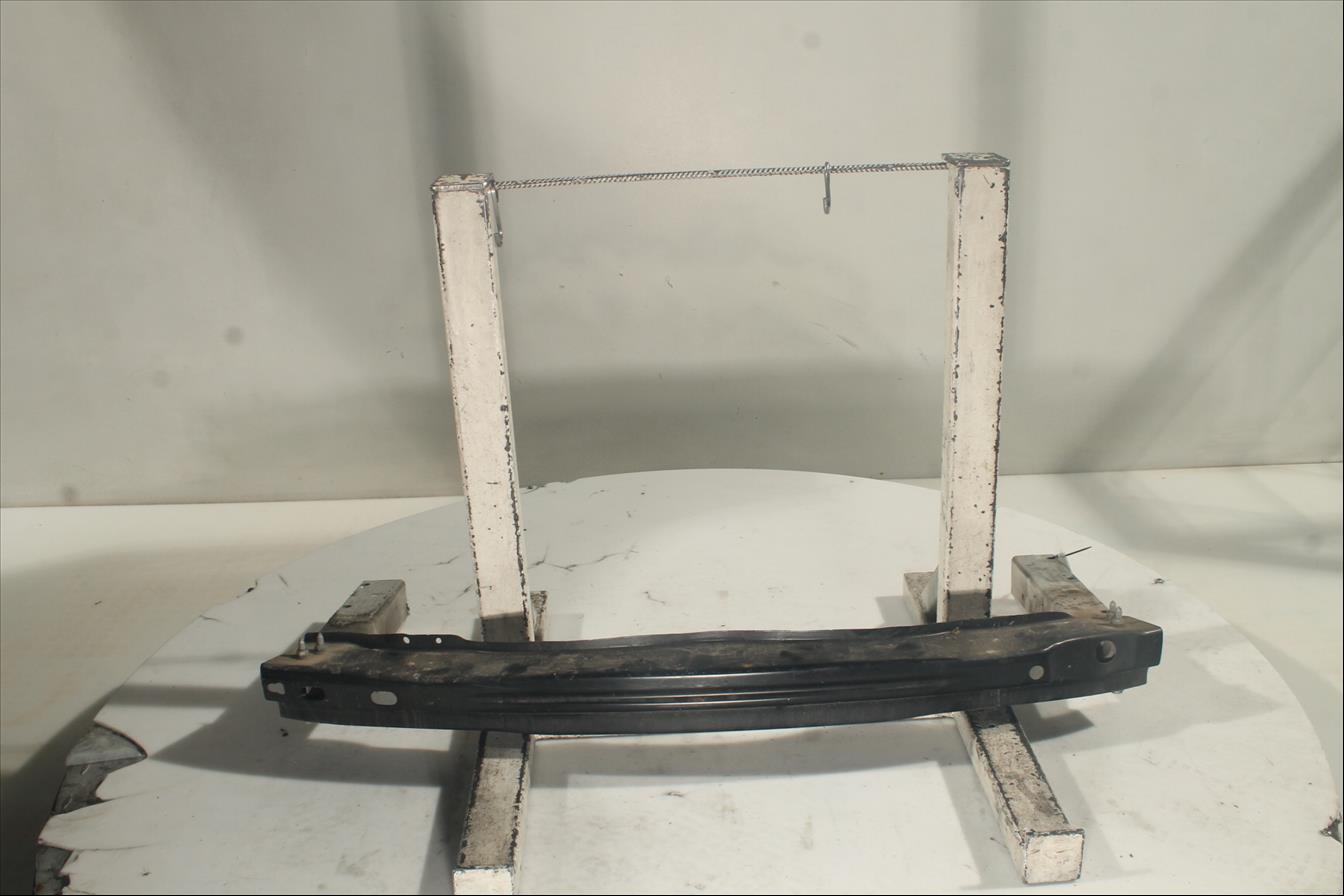 Traviesa paragolpes Tra.