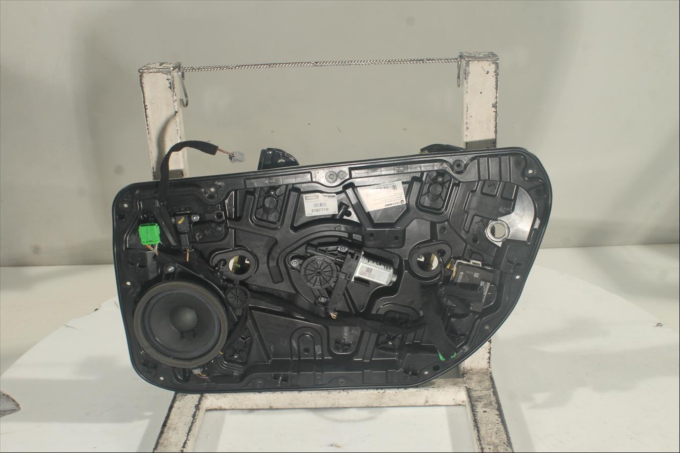 Elevalunas eléctrico puerta Del. Der.