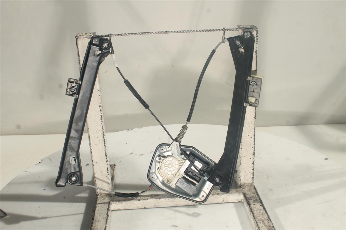 Elevalunas eléctrico puerta Del. Der.
