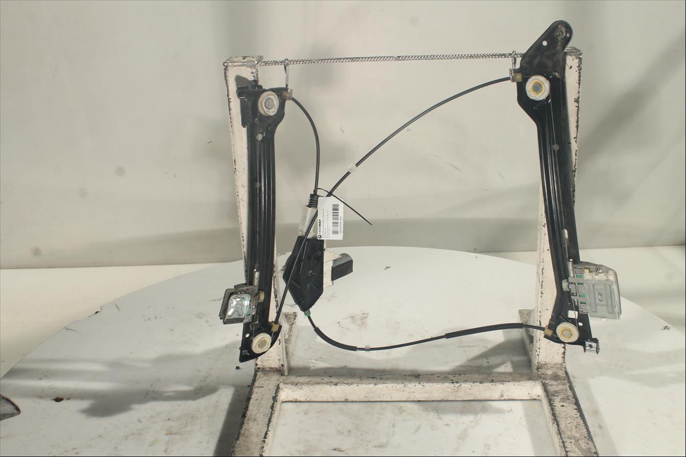 Elevalunas eléctrico puerta Del. Der.