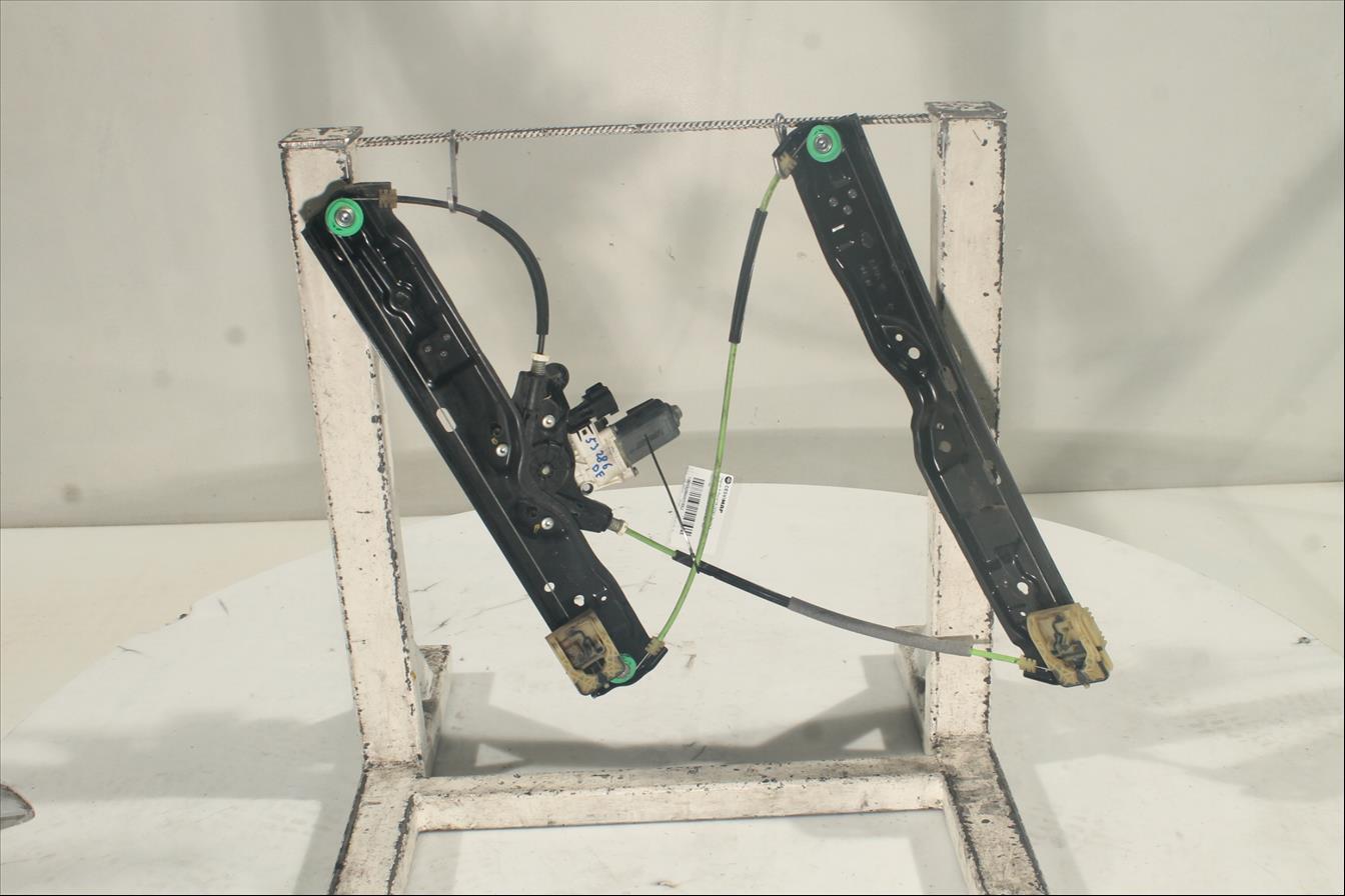 Elevalunas eléctrico puerta Del. Der.