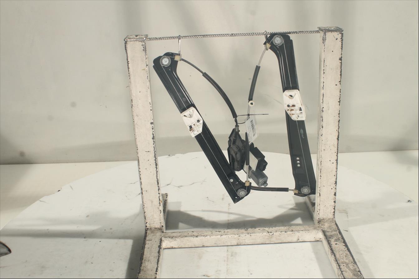 Elevalunas eléctrico puerta Del. Der.