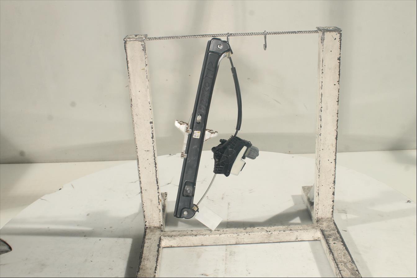 Elevalunas eléctrico puerta Tra. Izq.