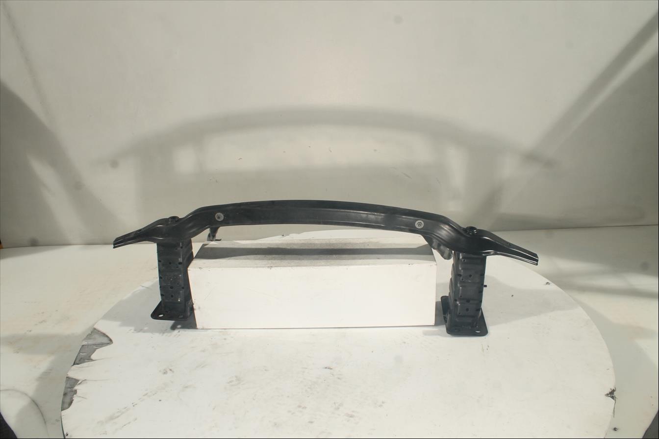Traviesa paragolpes Del.