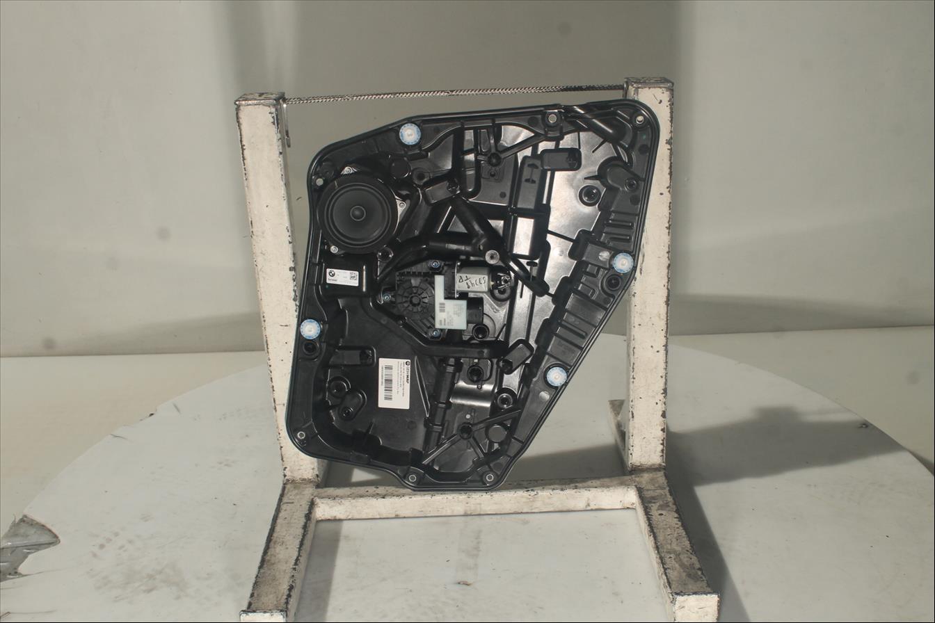Elevalunas eléctrico puerta Tra. Der.