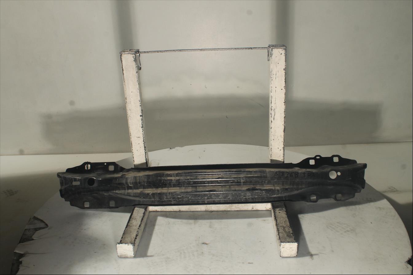 Traviesa paragolpes Tra.