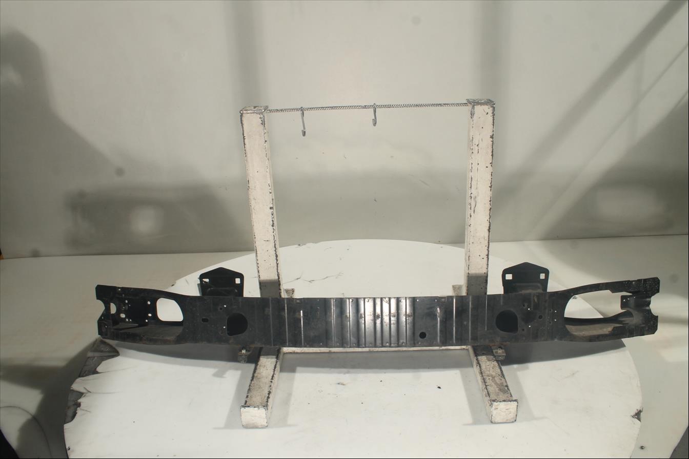 Traviesa paragolpes Del.