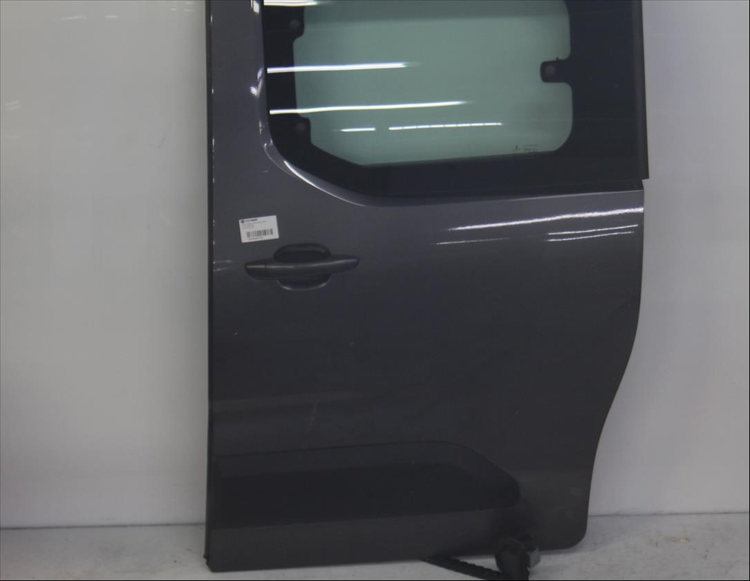Puerta lateral Izq.