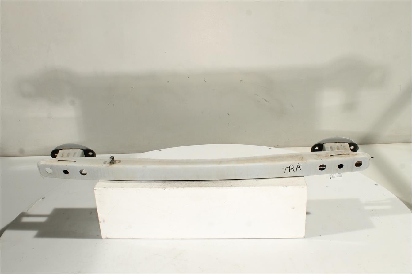Traviesa paragolpes Tra.