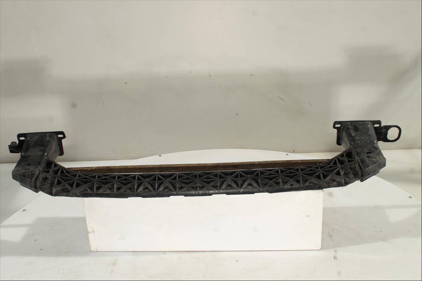 Traviesa paragolpes Del. Inf.