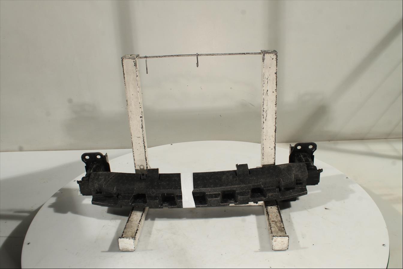 Traviesa paragolpes Del.
