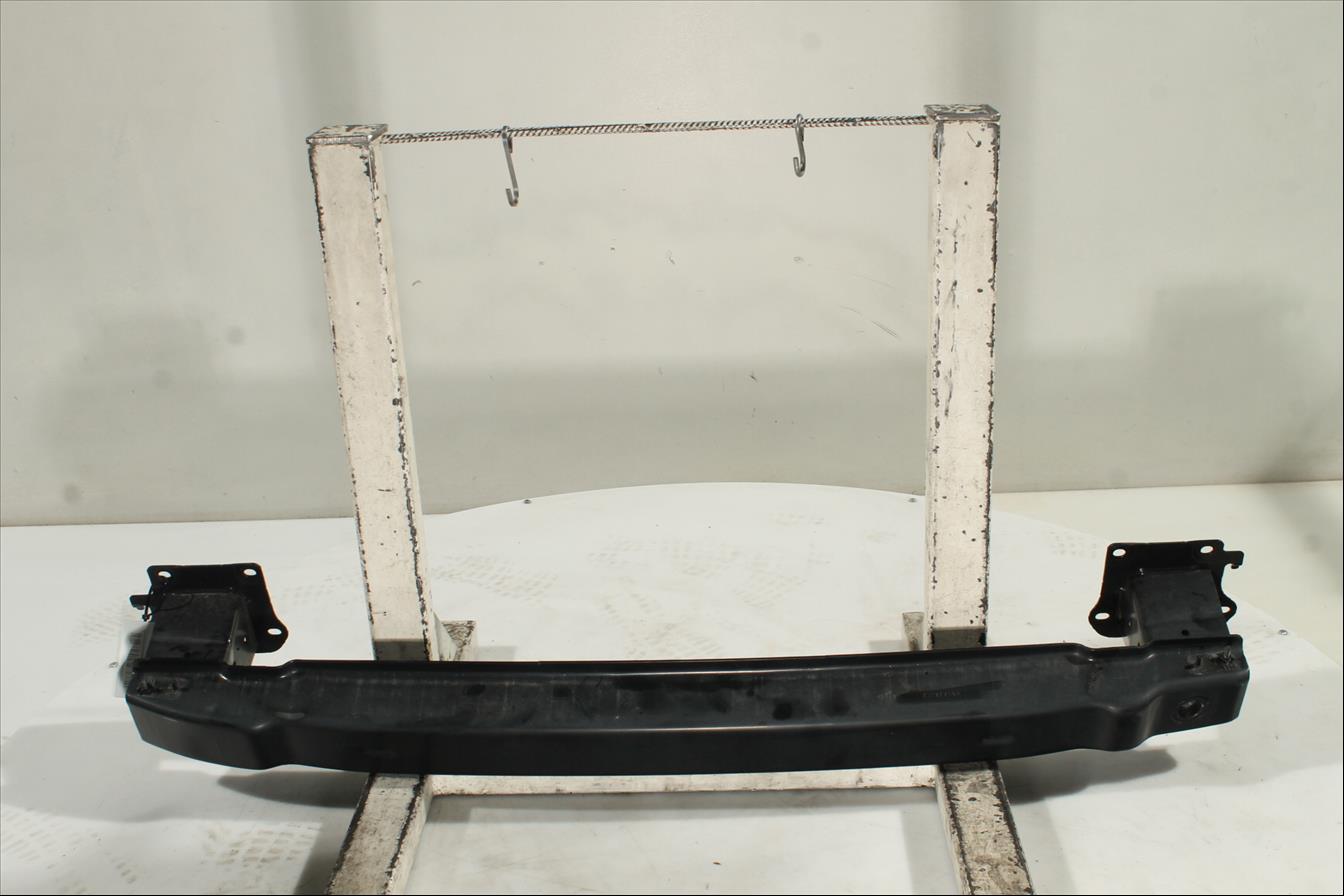 Traviesa paragolpes Tra.
