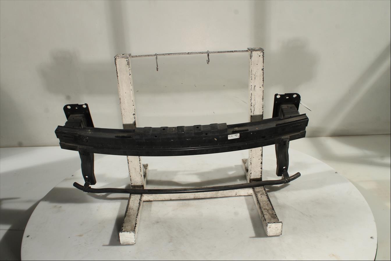 Traviesa paragolpes Del.