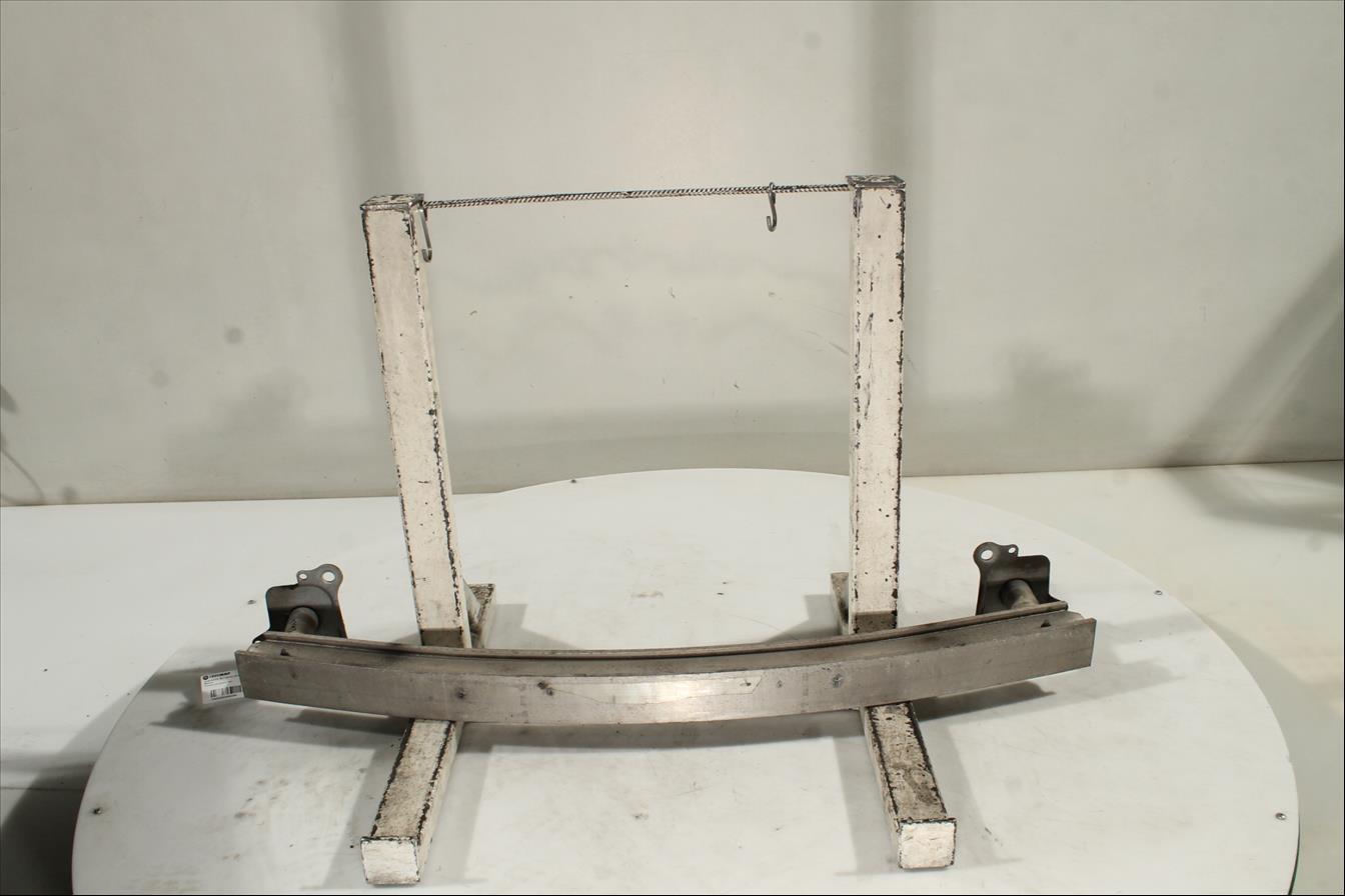 Traviesa paragolpes Del.