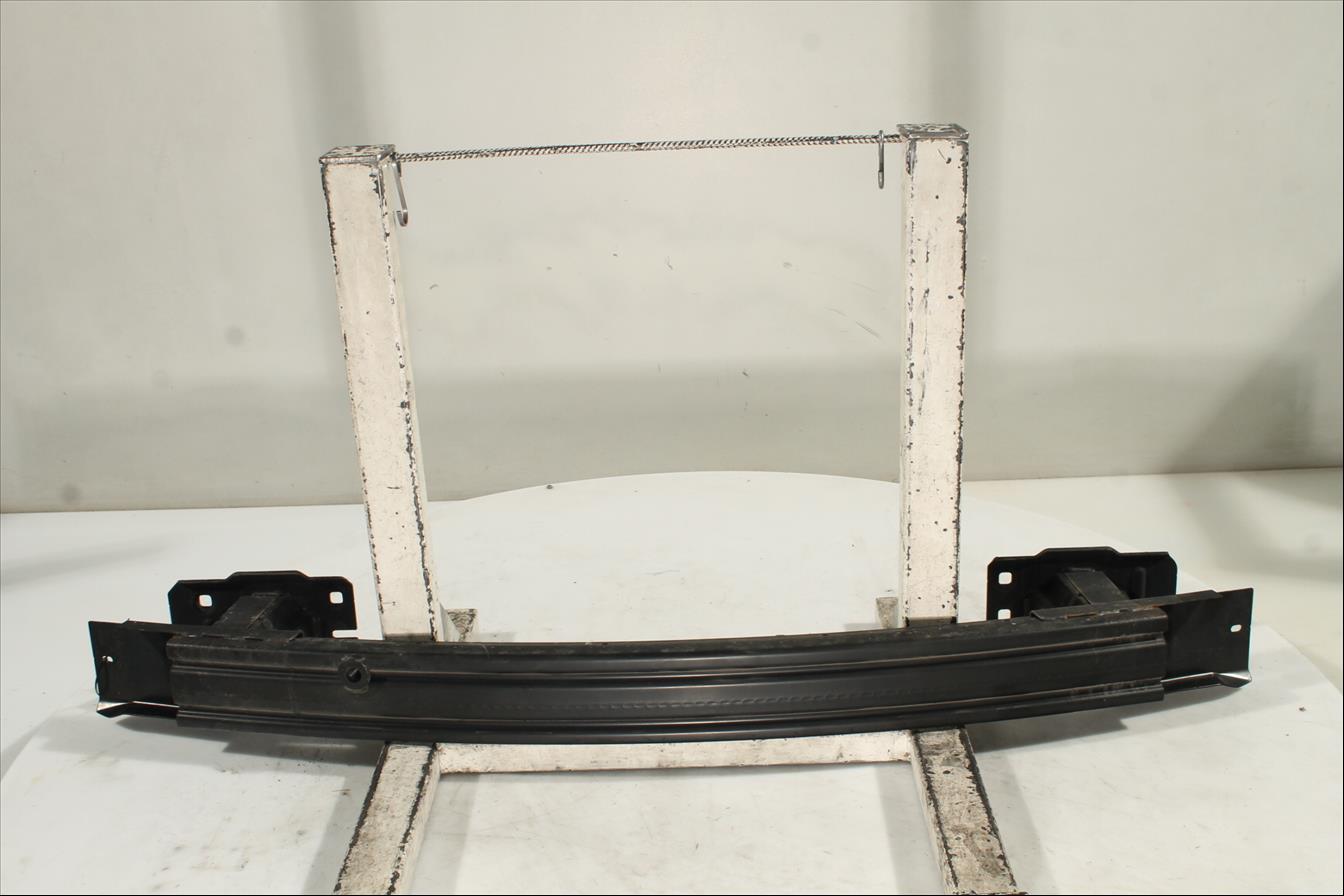 Traviesa paragolpes Tra.
