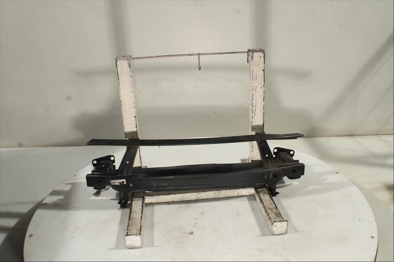 Traviesa paragolpes Del.