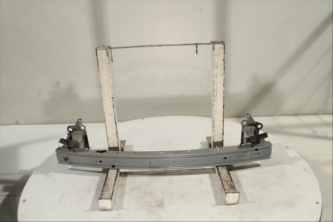 Traviesa paragolpes Del.