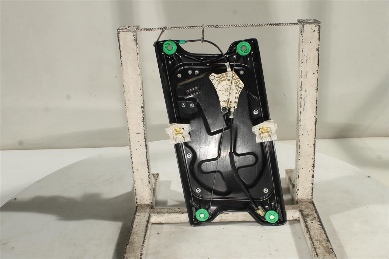 Elevalunas eléctrico puerta Del. Der.